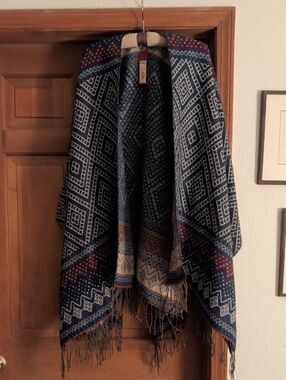 Merona NWT Boho Geometric Knit Shawl Wrap in Navy and Cream -